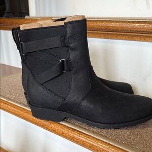Teva Ellery waterproof Black Ankle Booties sz 9